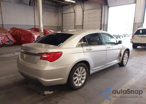 2011 Chrysler 200 Touring z USA, uszkodzony, nr VIN 1C3BC1FB1BN545925